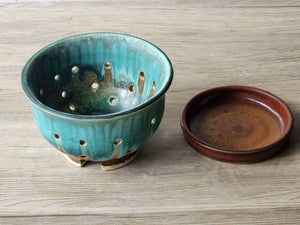 Functional ceramic fruit bowl with holes for rinsing berries