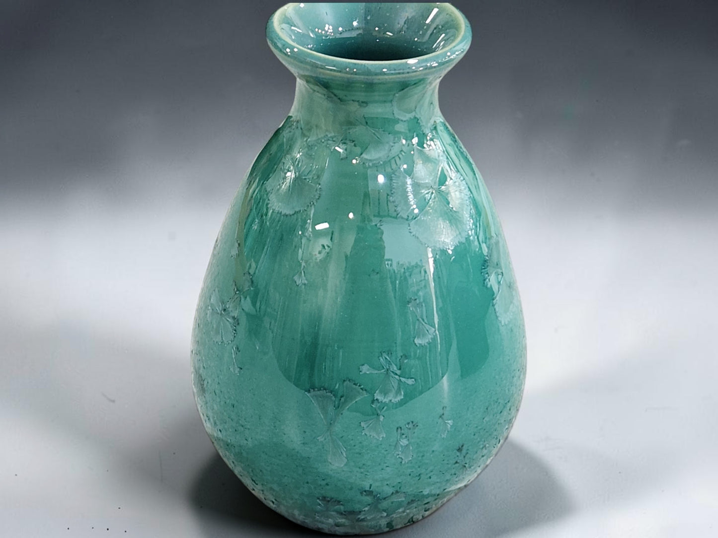 Handmade crystalline vase suitable for fresh flowers and foliage