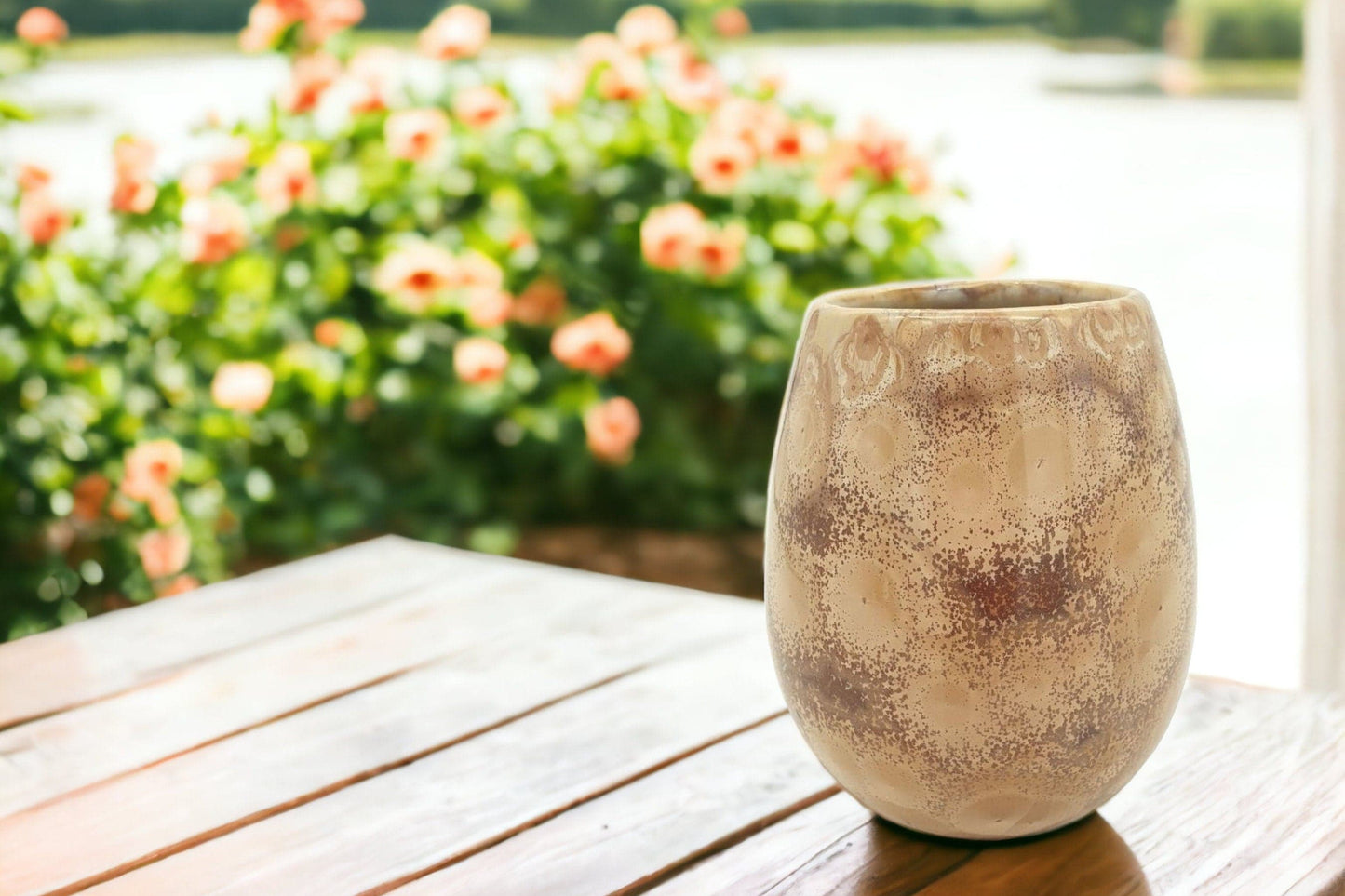 Crystalline pottery vase with agate-inspired surface