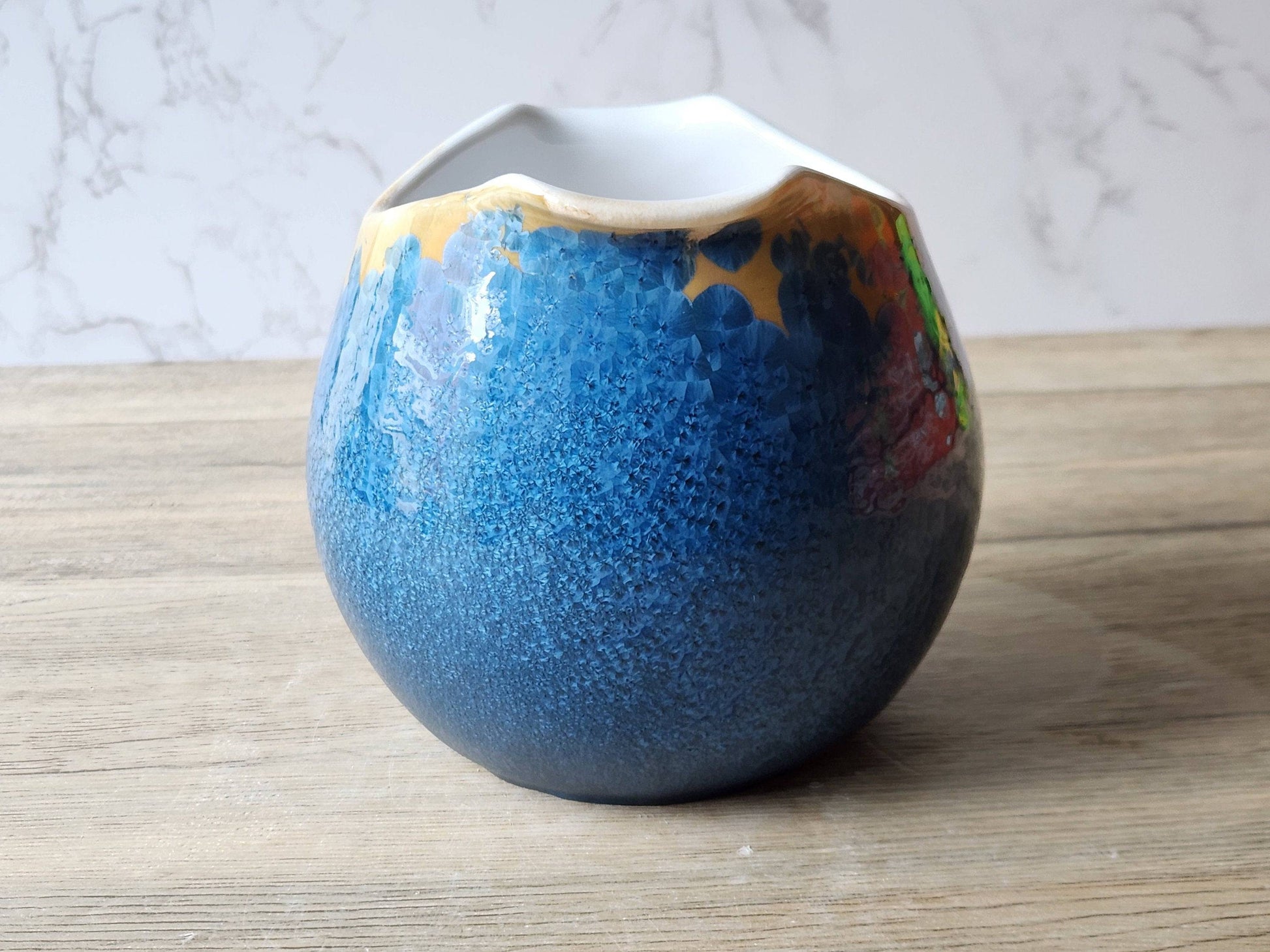 Decorative porcelain display bowl with crystal growth glaze