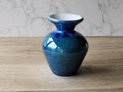 Small bouquet porcelain vase with blue crystal patterns