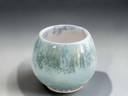 Rounded 250ml ceramic tea cup with glossy pale interior