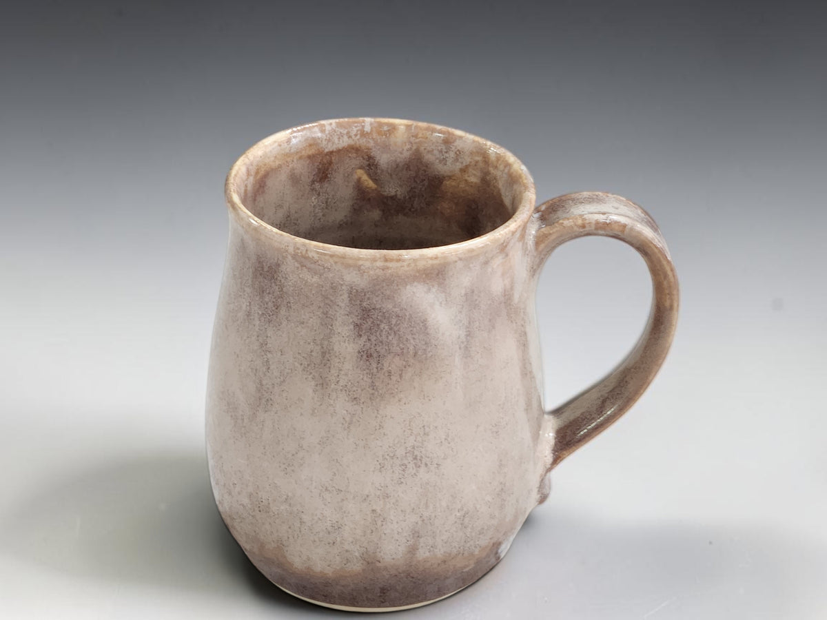 Side view showing the rounded form and comfortable handle of 400ml mug
