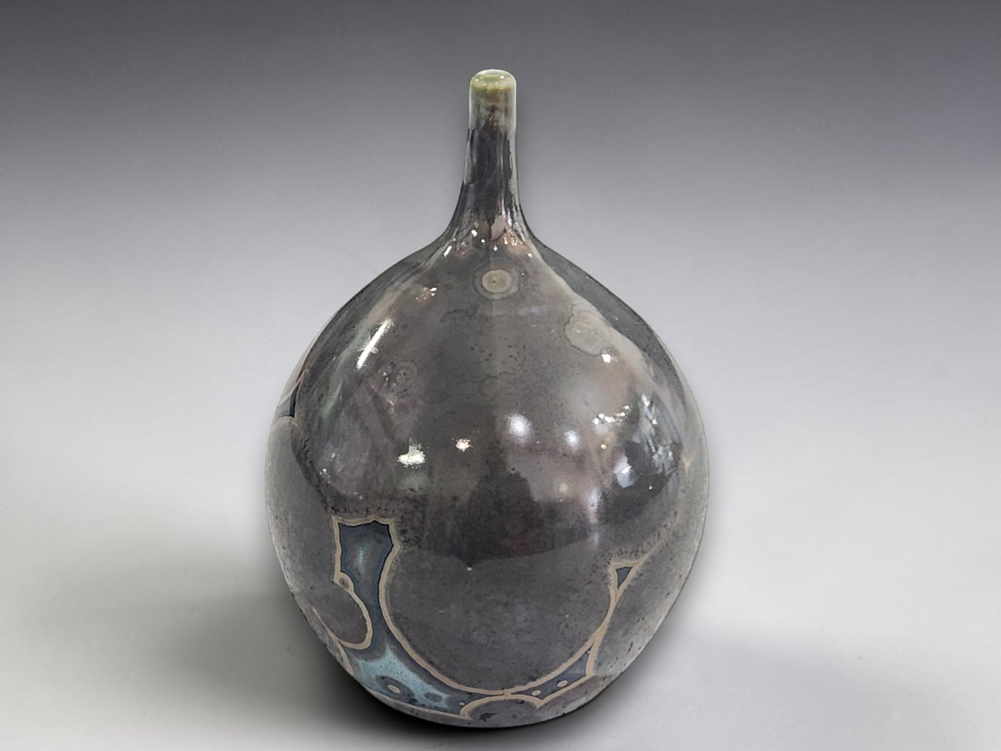 Rounded ceramic bud vase with oversized crystalline patterns