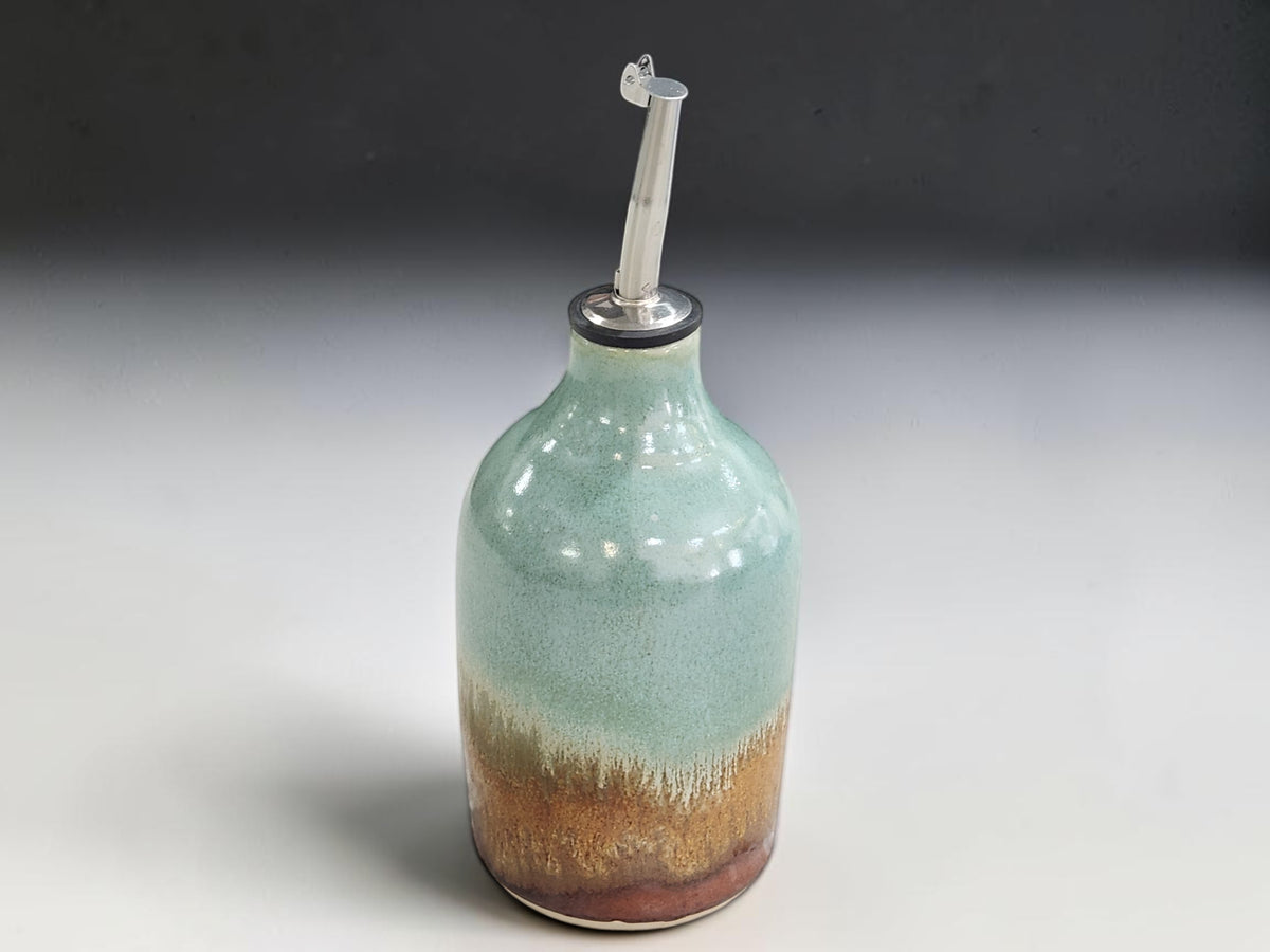 Ceramic oil bottle measuring 14.5cm tall and 8cm across