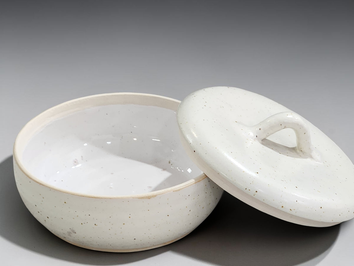 Speckled cream pottery serving bowl with handmade lid