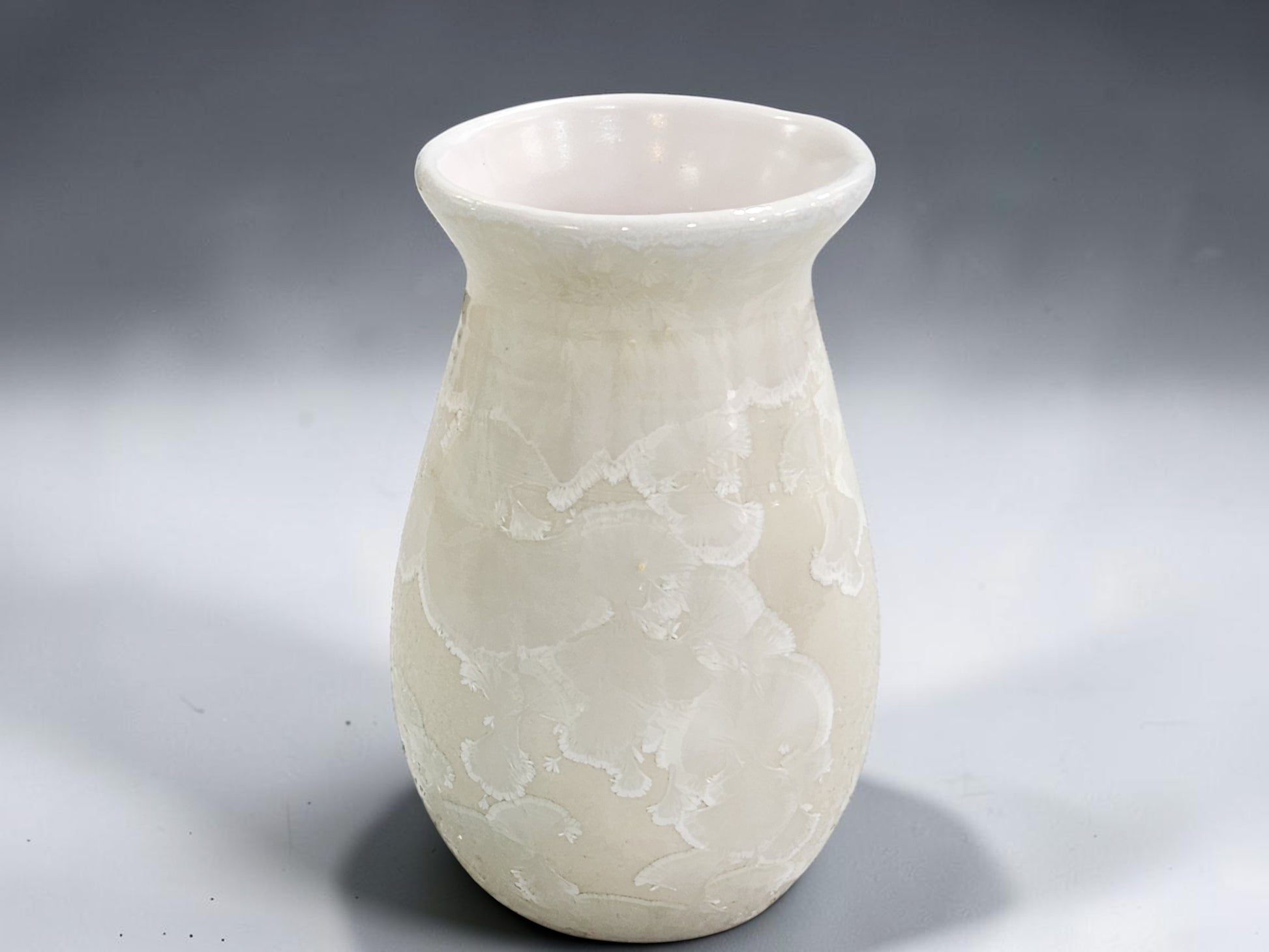 Handmade crystalline vase suitable for fresh flowers and foliage